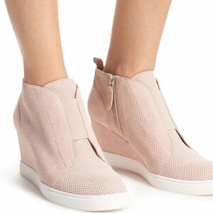 Linea Paolo Suede ankle wedge Booties